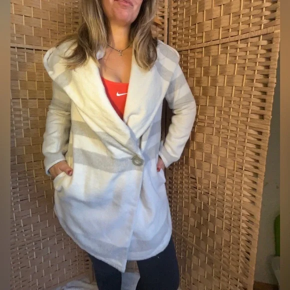 Lovestitch Wool Blend Hooded Coat - Picture 2 of 12